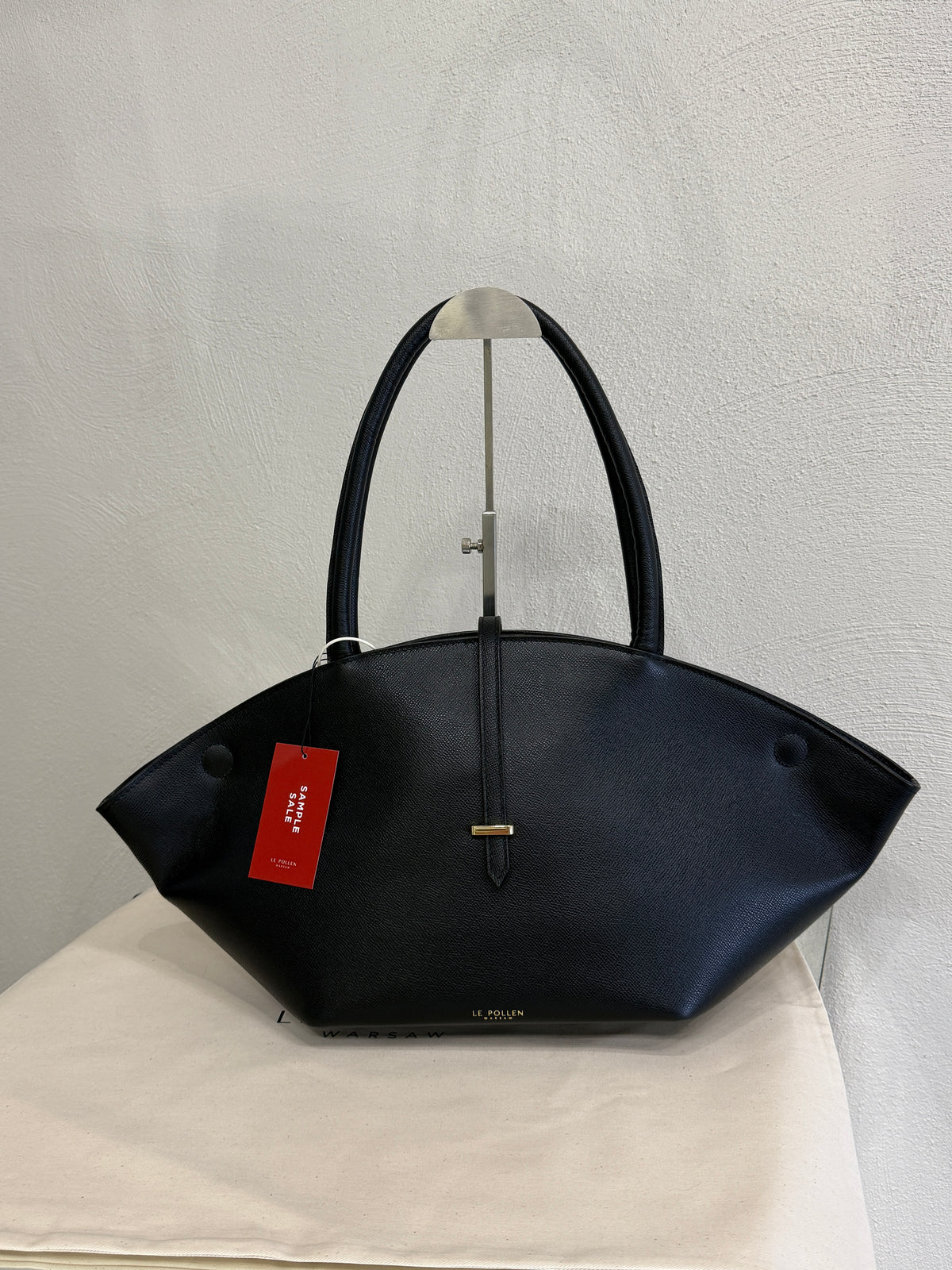 Alva Black Grain Sample Sale