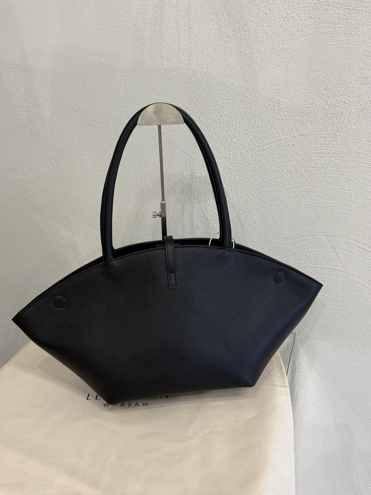 Alva Black Grain Sample Sale