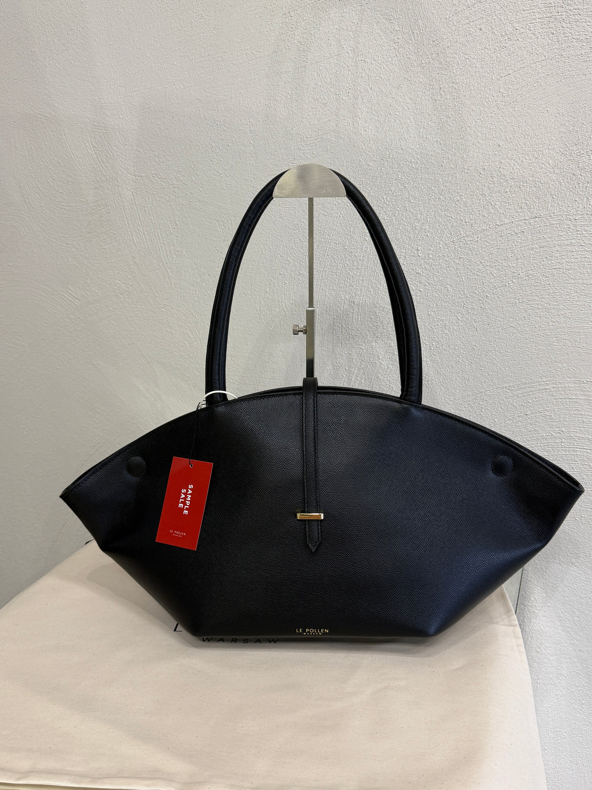 Alva Black Grain Sample Sale