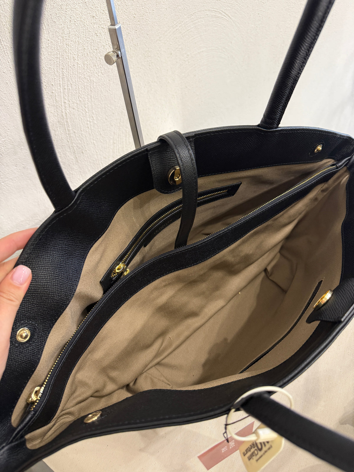Alva Black Grain Sample Sale