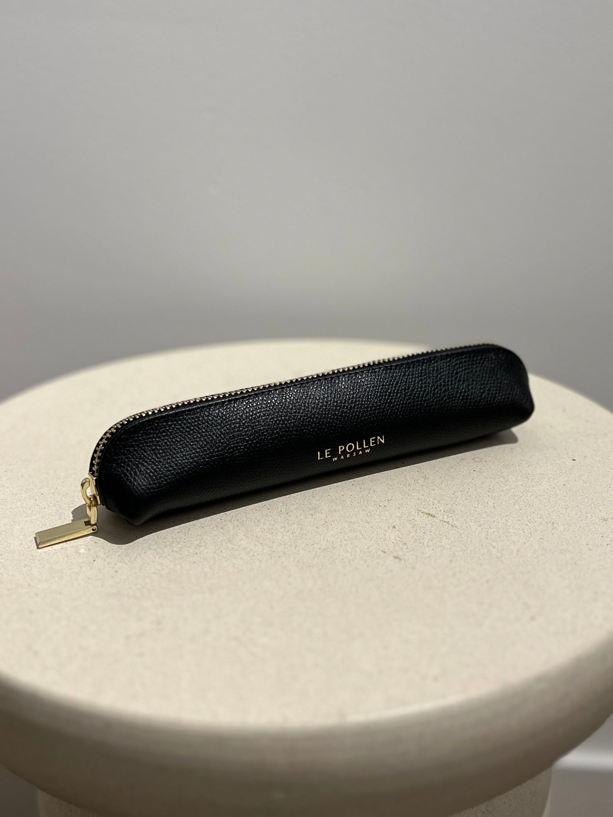 Piórnik Black Alpina